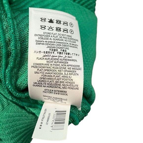 Welcome to my closet! - Picture 8 of 9